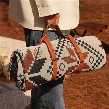 Koc piknikowy z frędzlami