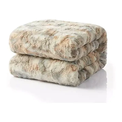 Koc ze sztucznego futra Sherpa