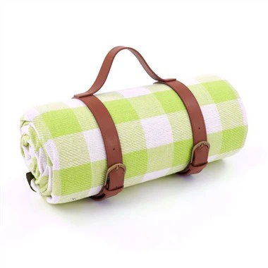 Szkocki koc piknikowy w szkocką kratę