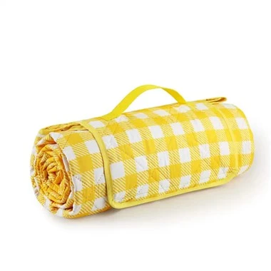 Koc piknikowy w żółtą kratkę, wykonany ze 100% poliestru