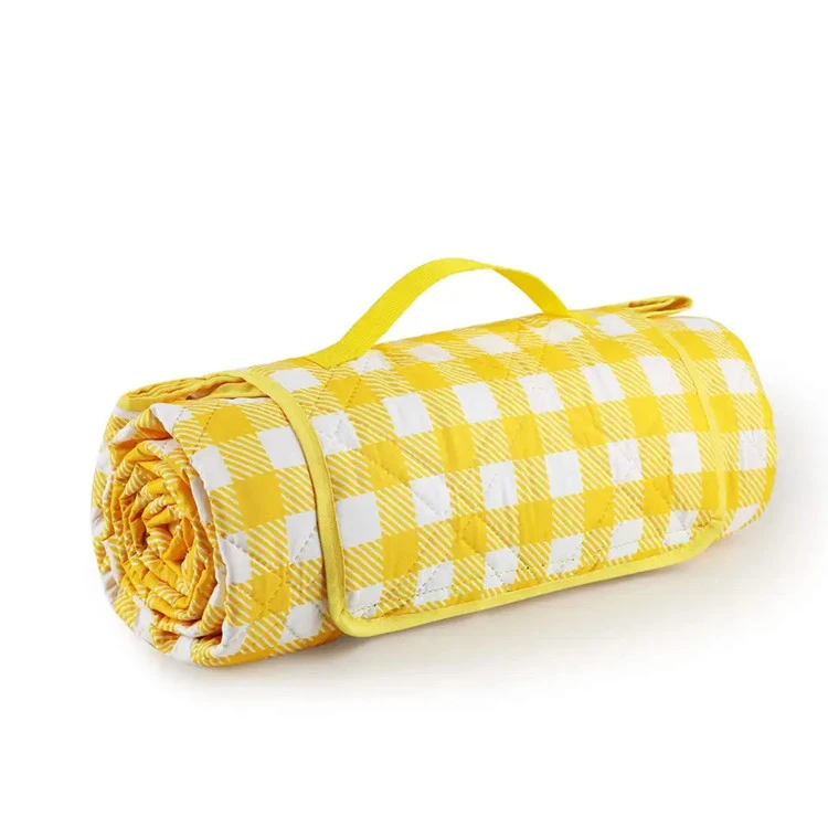 Koc piknikowy w żółtą kratkę, wykonany ze 100% poliestru